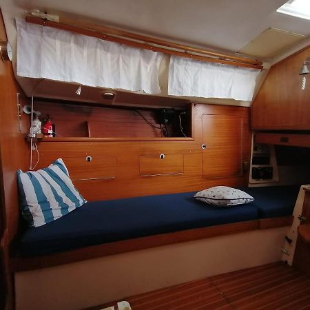 Cozy Sailboat In Barcelona!! No Showers 圣阿德里安-德贝索斯 外观 照片