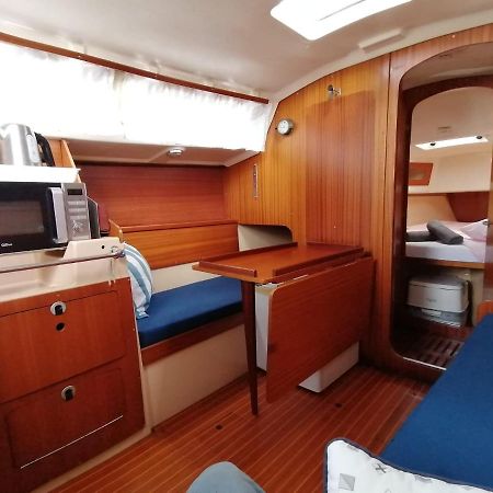Cozy Sailboat In Barcelona!! No Showers 圣阿德里安-德贝索斯 外观 照片