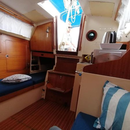 Cozy Sailboat In Barcelona!! No Showers 圣阿德里安-德贝索斯 外观 照片