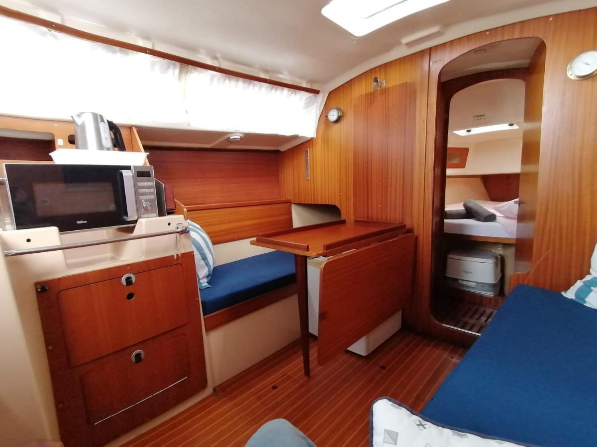 Cozy Sailboat In Barcelona!! No Showers 圣阿德里安-德贝索斯 外观 照片
