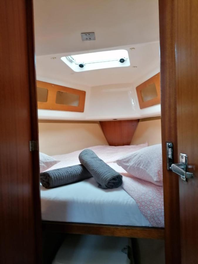 Cozy Sailboat In Barcelona!! No Showers 圣阿德里安-德贝索斯 外观 照片