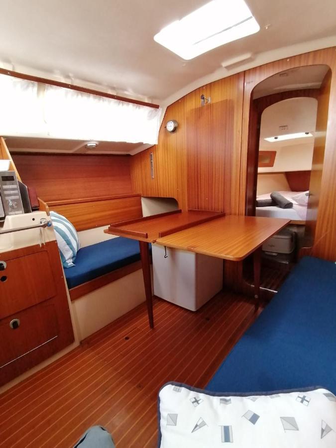 Cozy Sailboat In Barcelona!! No Showers 圣阿德里安-德贝索斯 外观 照片