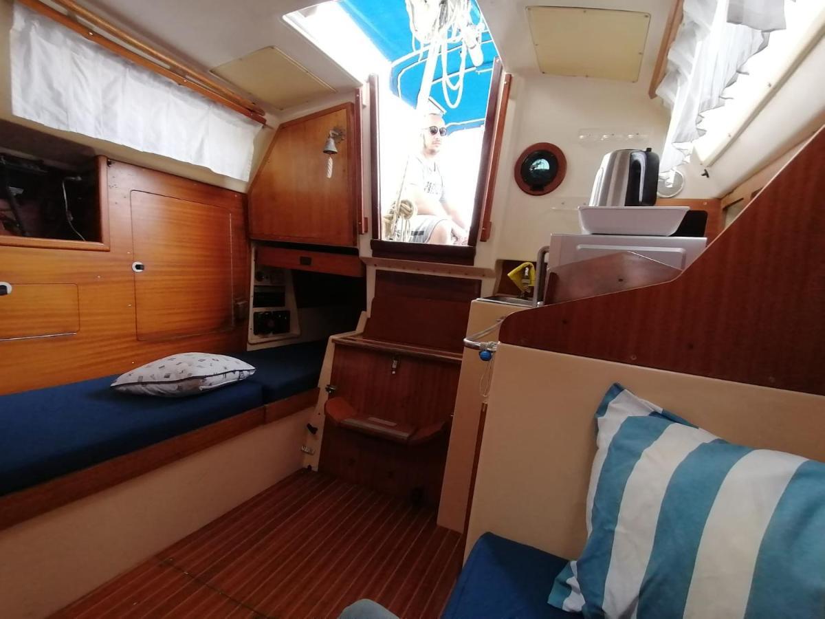 Cozy Sailboat In Barcelona!! No Showers 圣阿德里安-德贝索斯 外观 照片