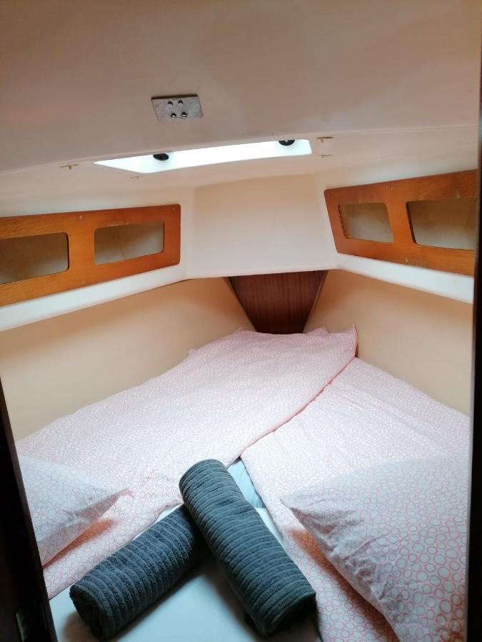 Cozy Sailboat In Barcelona!! No Showers 圣阿德里安-德贝索斯 外观 照片