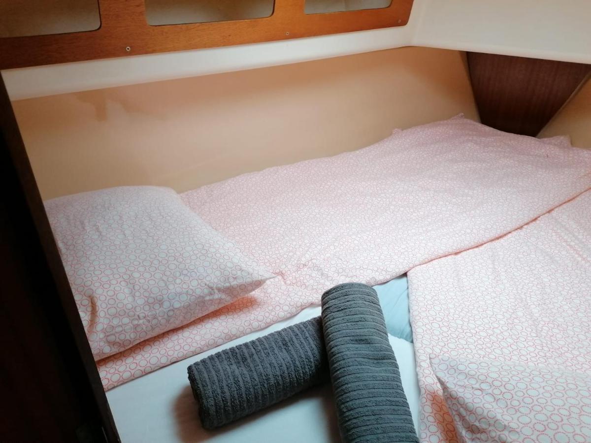 Cozy Sailboat In Barcelona!! No Showers 圣阿德里安-德贝索斯 外观 照片